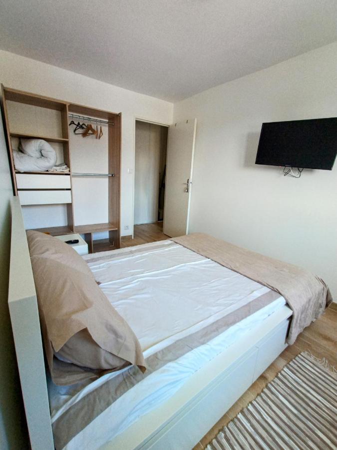 Private Room In Renovated Apartment - Tram 1 Min Walk 니스 외부 사진