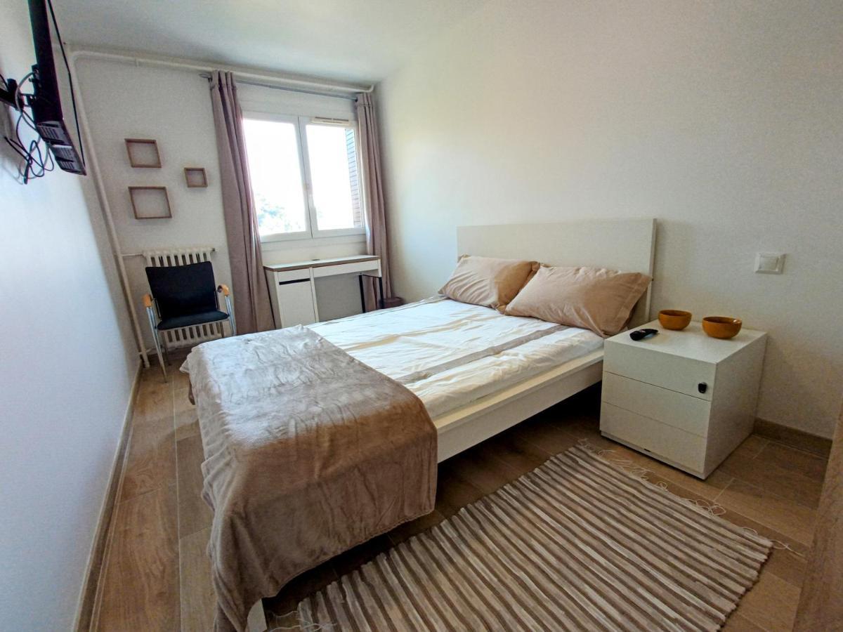 Private Room In Renovated Apartment - Tram 1 Min Walk 니스 외부 사진