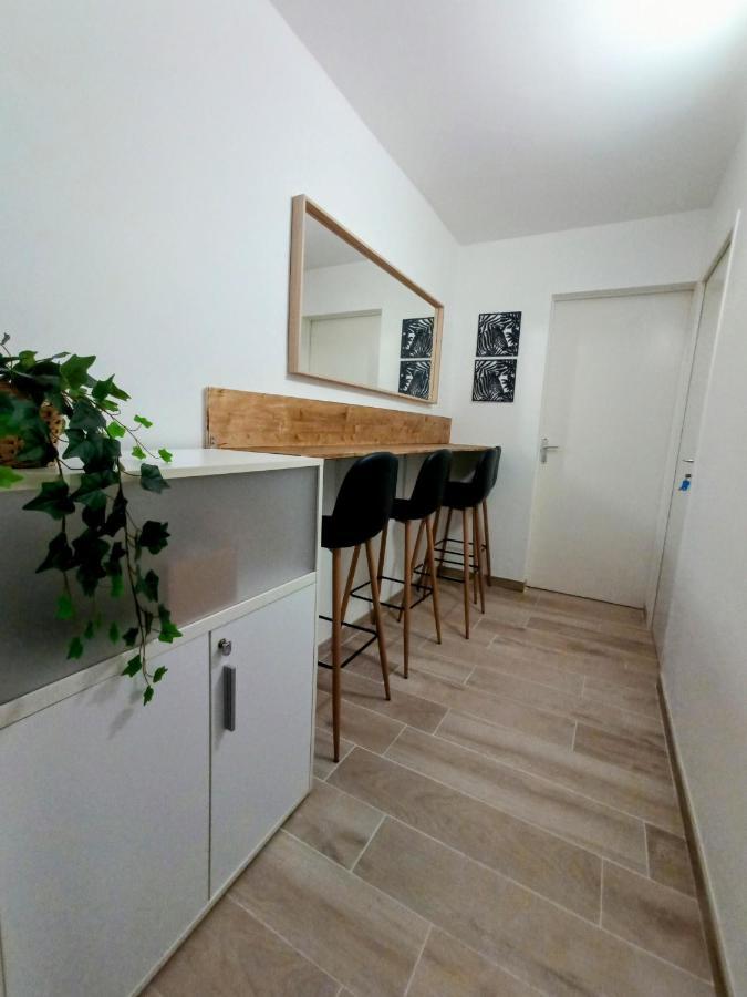 Private Room In Renovated Apartment - Tram 1 Min Walk 니스 외부 사진