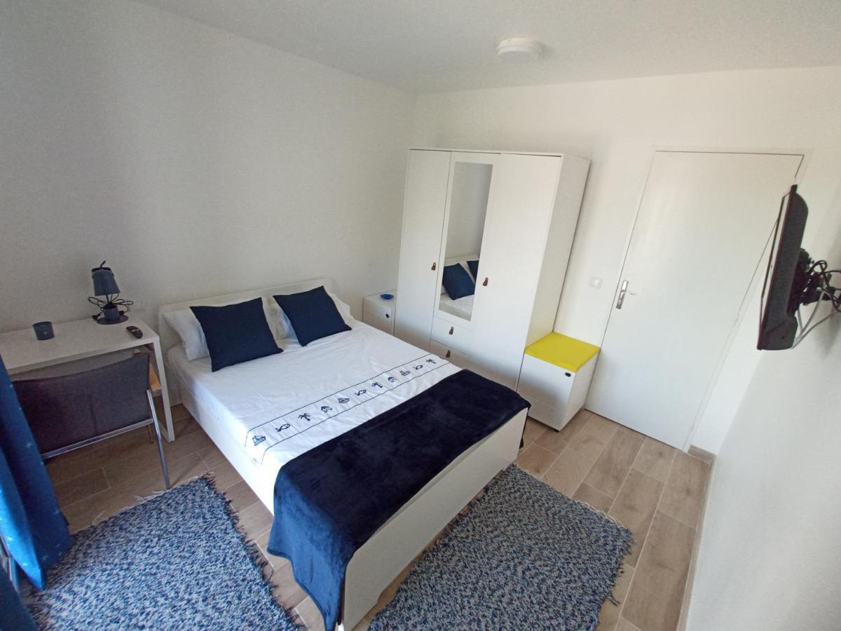 Private Room In Renovated Apartment - Tram 1 Min Walk 니스 외부 사진