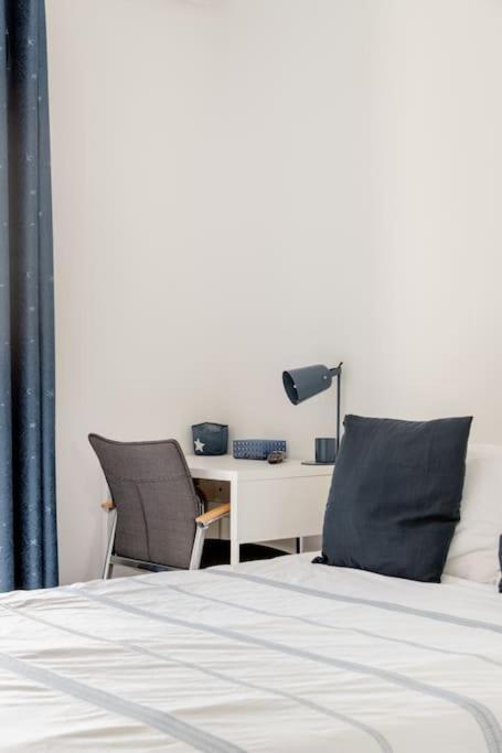 Private Room In Renovated Apartment - Tram 1 Min Walk 니스 외부 사진