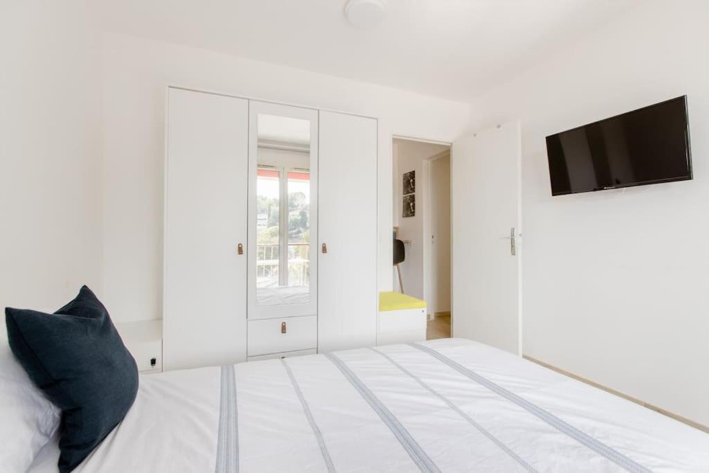 Private Room In Renovated Apartment - Tram 1 Min Walk 니스 외부 사진
