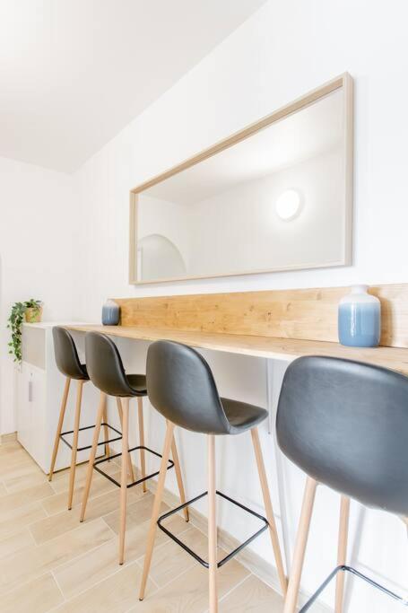 Private Room In Renovated Apartment - Tram 1 Min Walk 니스 외부 사진