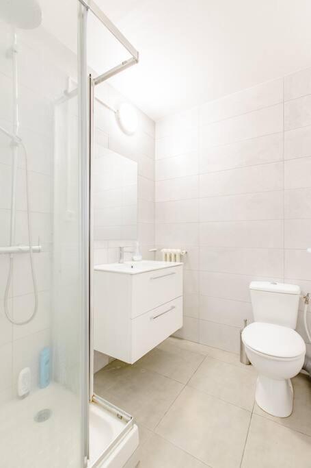 Private Room In Renovated Apartment - Tram 1 Min Walk 니스 외부 사진