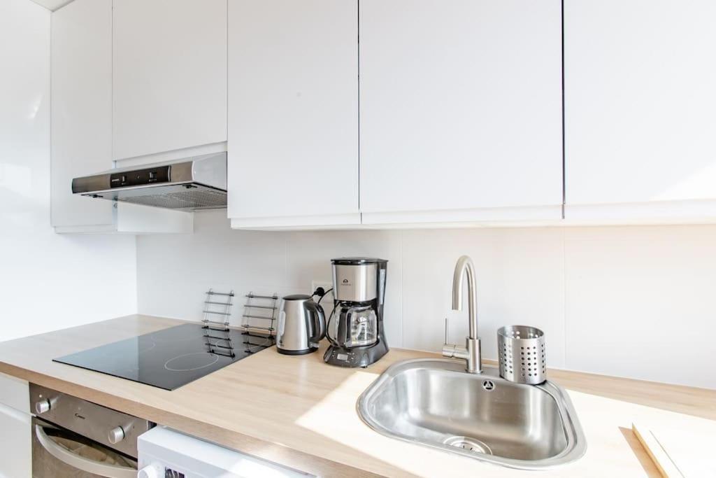 Private Room In Renovated Apartment - Tram 1 Min Walk 니스 외부 사진