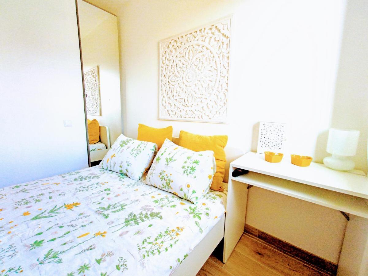 Private Room In Renovated Apartment - Tram 1 Min Walk 니스 외부 사진